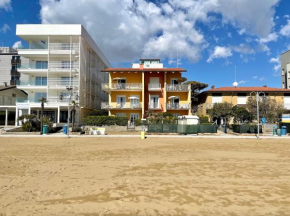 Villa Fronte Mare-Carraro Immobiliare Jesolo, Lido Di Jesolo